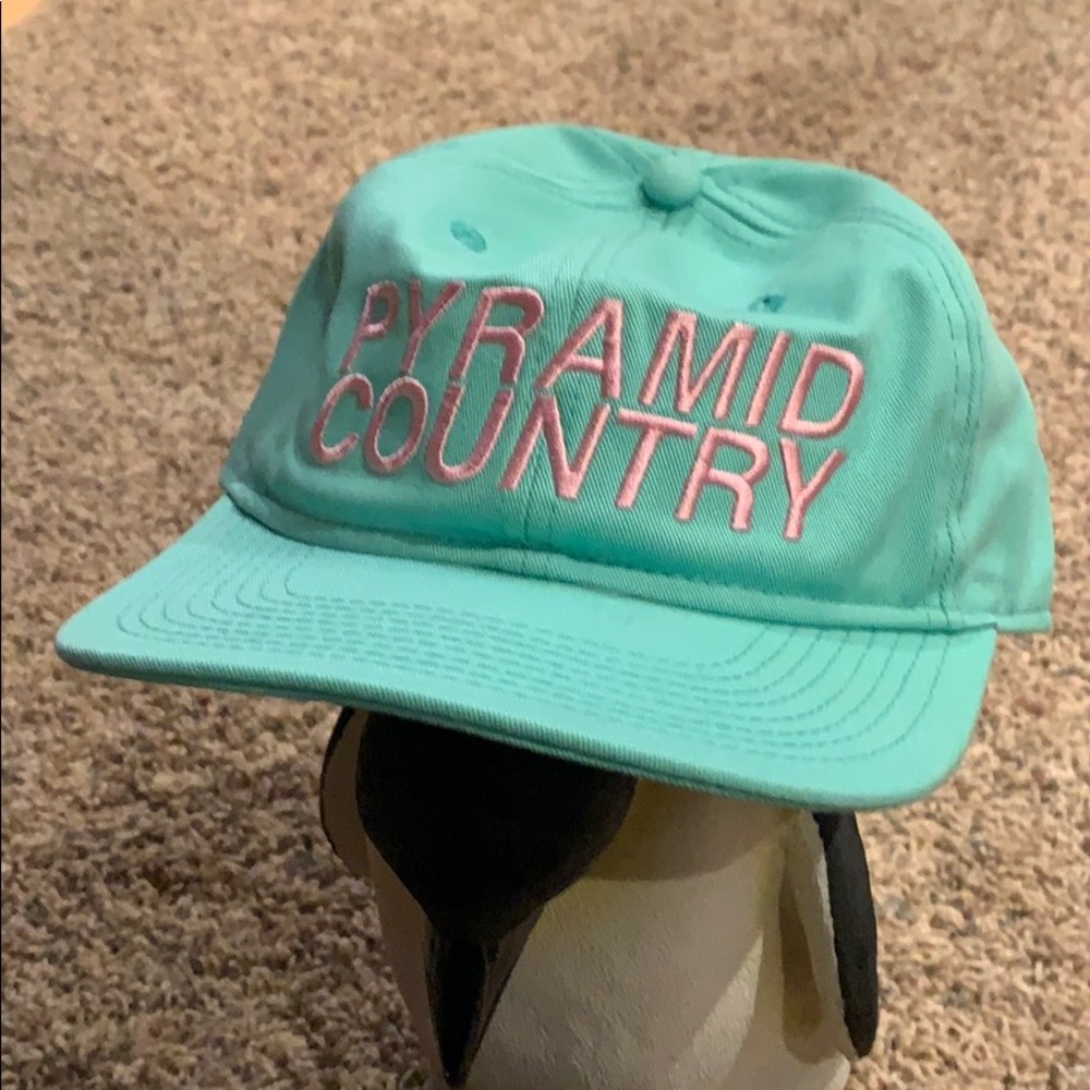 Pyramid country hat